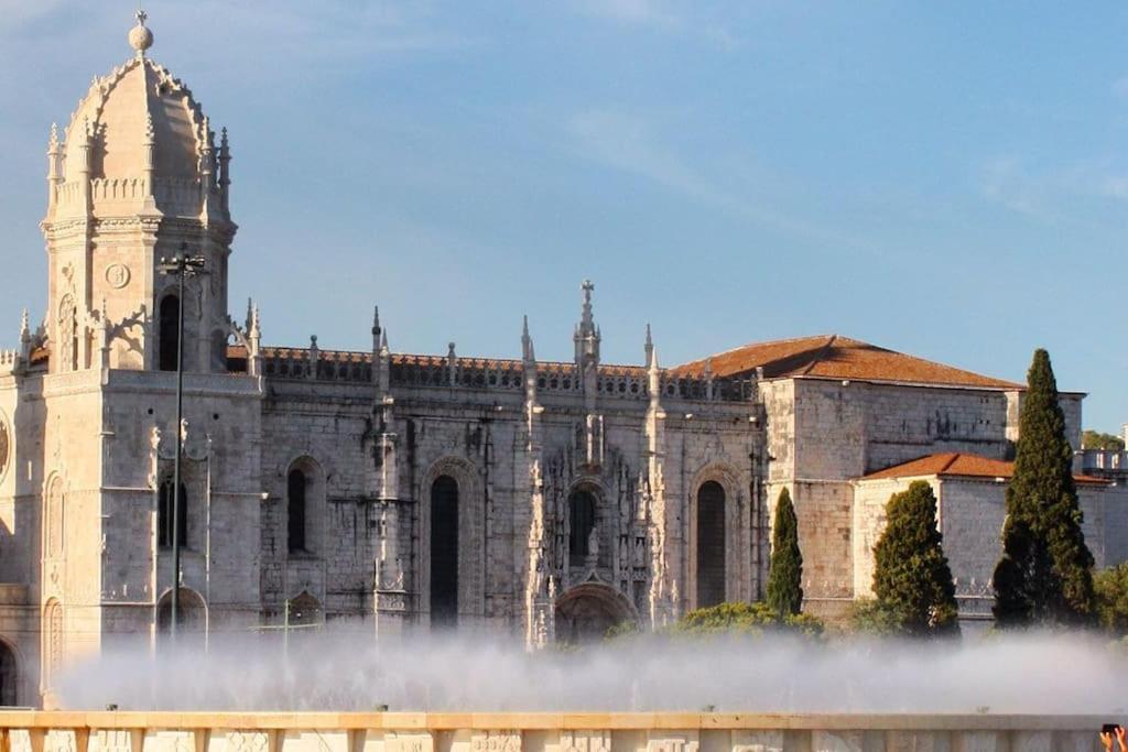 Classic Lisbon Homes: Bright & Central In Belem Екстериор снимка